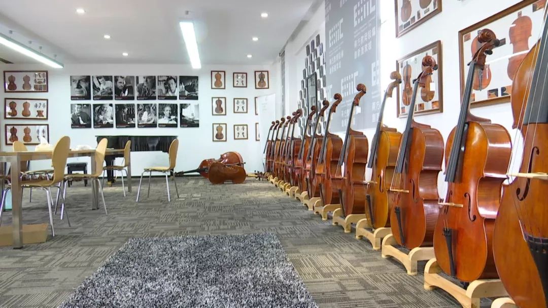 海门有个能人，正修复一把近300年的德国大提琴