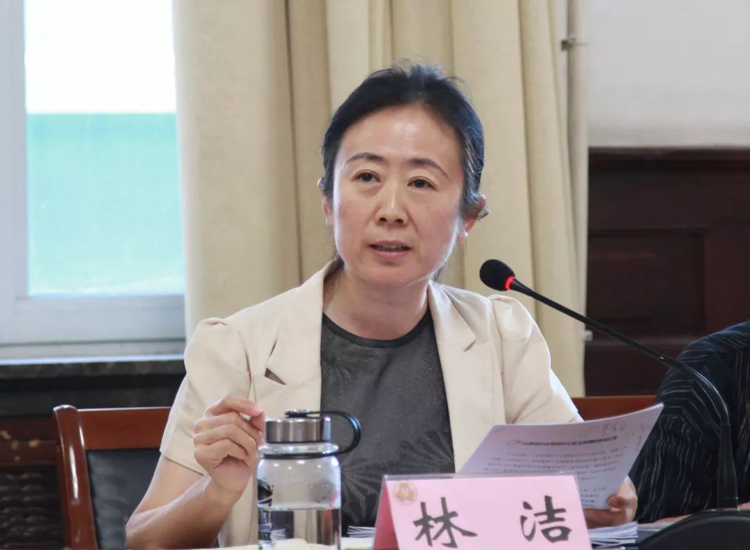 对面的姐妹看过来，这里“讨论”很温暖