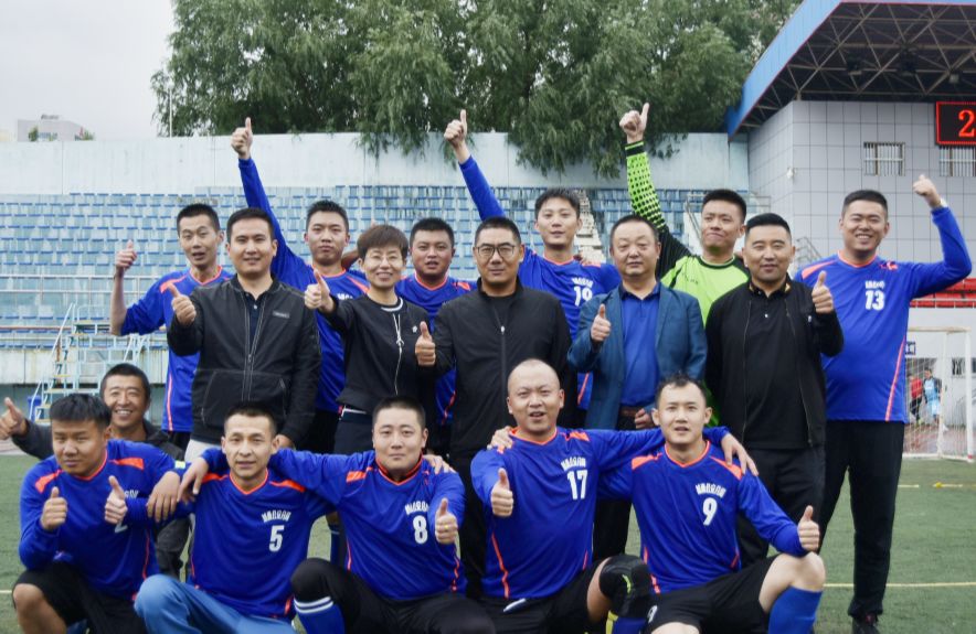 风雨无阻体育精神,赛场上的拼搏精神足球