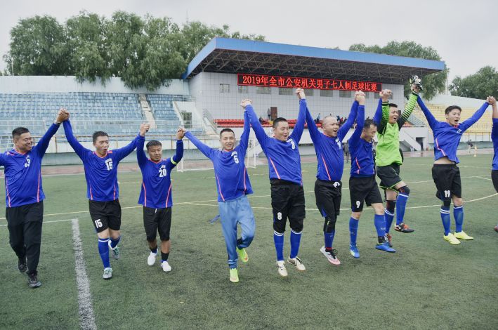 风雨无阻体育精神,赛场上的拼搏精神足球
