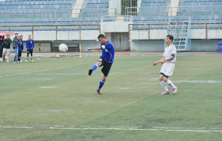 风雨无阻体育精神,赛场上的拼搏精神足球