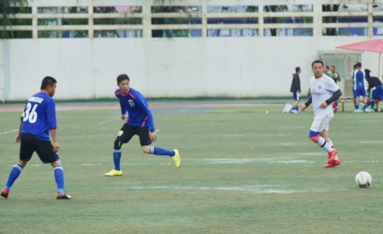 风雨无阻体育精神,赛场上的拼搏精神足球