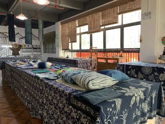 「新实践」多彩贵州*党**旗红|超级大盘里的“红色管家”