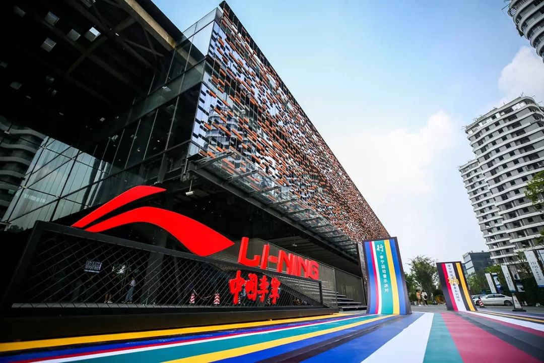 李宁为何能崛起,李宁是靠什么出名的