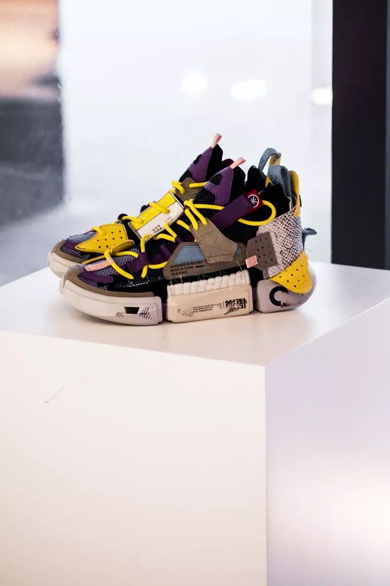 李宁为何能崛起,李宁是靠什么出名的