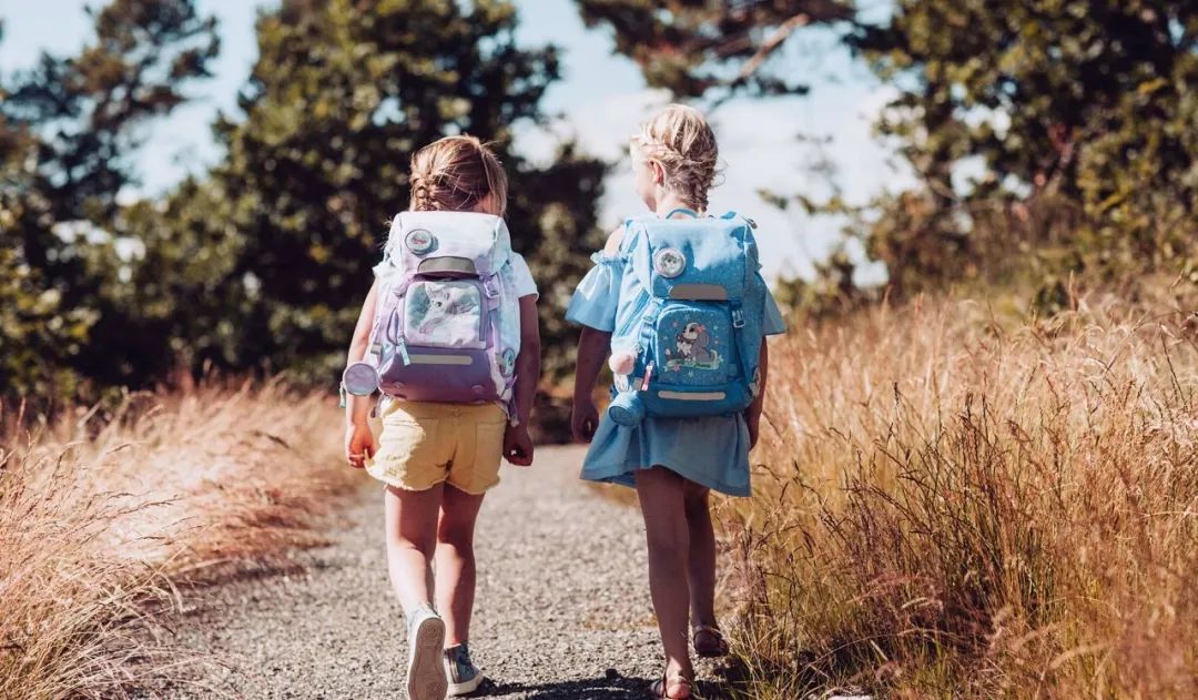 我是男孩,我喜欢紫色书包!一位挪威妈妈的刷屏日记