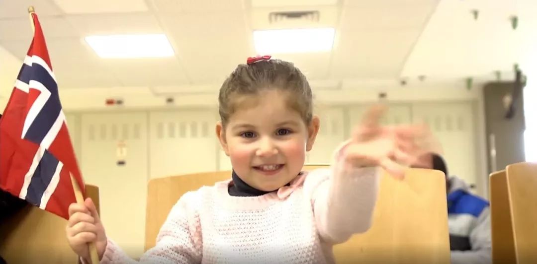 我是男孩,我喜欢紫色书包!一位挪威妈妈的刷屏日记