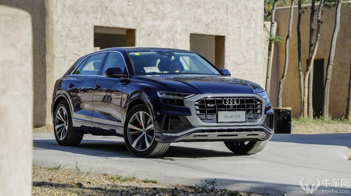 q8奥迪2022款试驾视频夜间,宝马x5和奥迪q8试驾哪个更值
