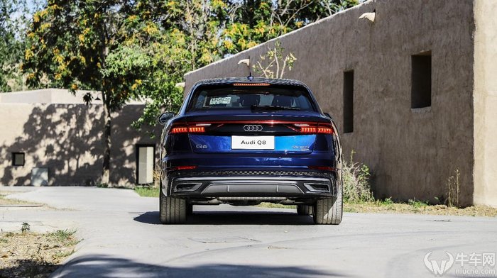 q8奥迪2022款试驾视频夜间,宝马x5和奥迪q8试驾哪个更值