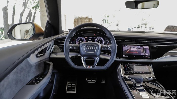 q8奥迪2022款试驾视频夜间,宝马x5和奥迪q8试驾哪个更值