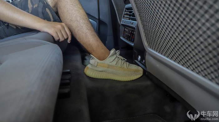 q8奥迪2022款试驾视频夜间,宝马x5和奥迪q8试驾哪个更值