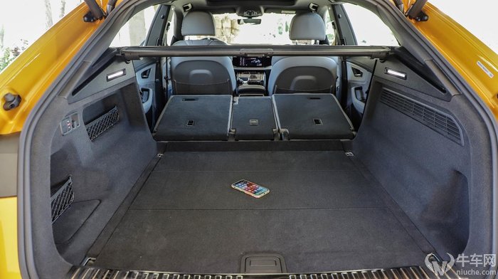 q8奥迪2022款试驾视频夜间,宝马x5和奥迪q8试驾哪个更值