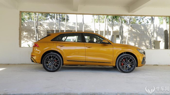 q8奥迪2022款试驾视频夜间,宝马x5和奥迪q8试驾哪个更值