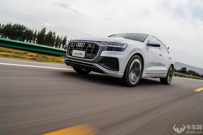 q8奥迪2022款试驾视频夜间,宝马x5和奥迪q8试驾哪个更值
