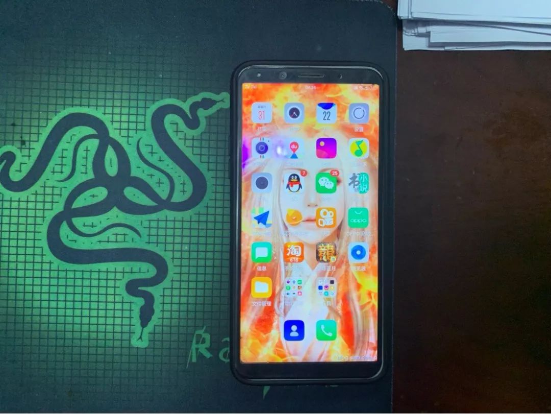 “叮咚”！凌晨3点床底传来手机声，杭州姑娘一看，有双男人的眼睛…