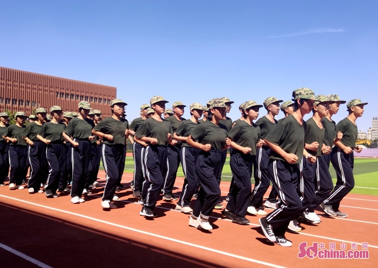 山东济南实验中学2019级军训,济南各学校新高一军训
