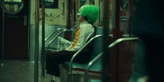 它因为尺度太大，被美国人*制抵**上映……