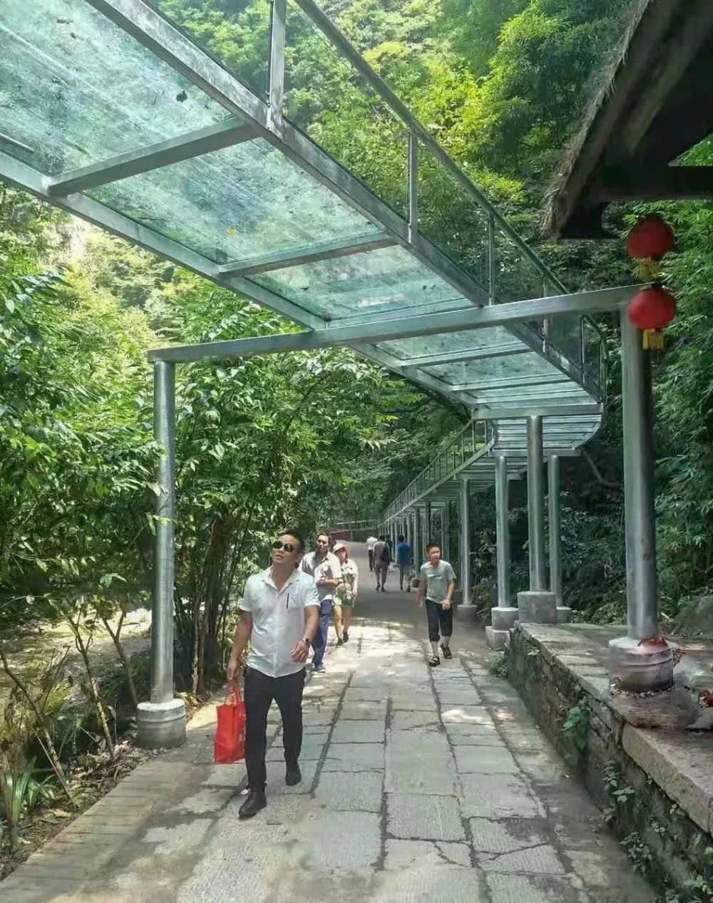 玻璃滑水漂流,玻璃滑漂刺激又好玩