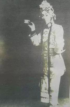 为什么书店越来越像会所、咖啡厅？