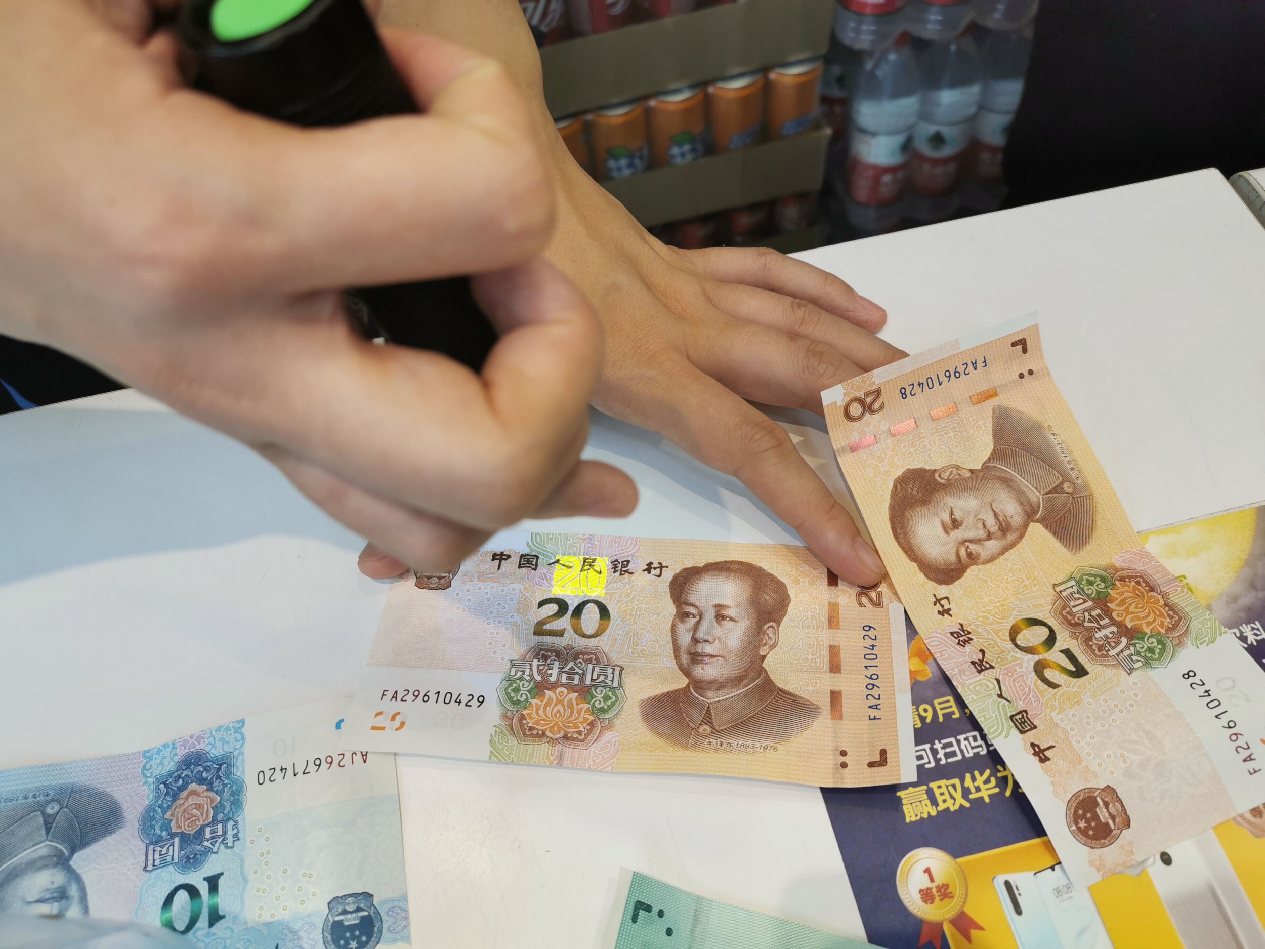 长沙怎么才能拿到新版的人民币,新版人民币可以花出去吗
