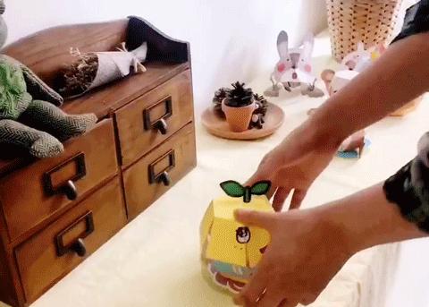 日本又出“变态”级玩具:一张纸,孩子能玩儿一整天!丨明日团