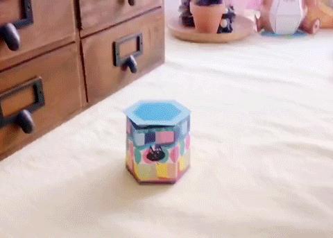 日本又出“变态”级玩具:一张纸,孩子能玩儿一整天!丨明日团