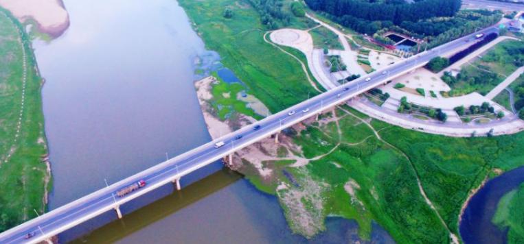 这条路修好了两年了还没通车,历时一年这条路终于修好了