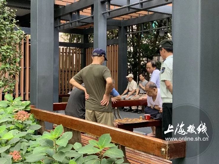 TA藏在静安，可能是市中心最袖珍公园，重温老上海的儿时记忆