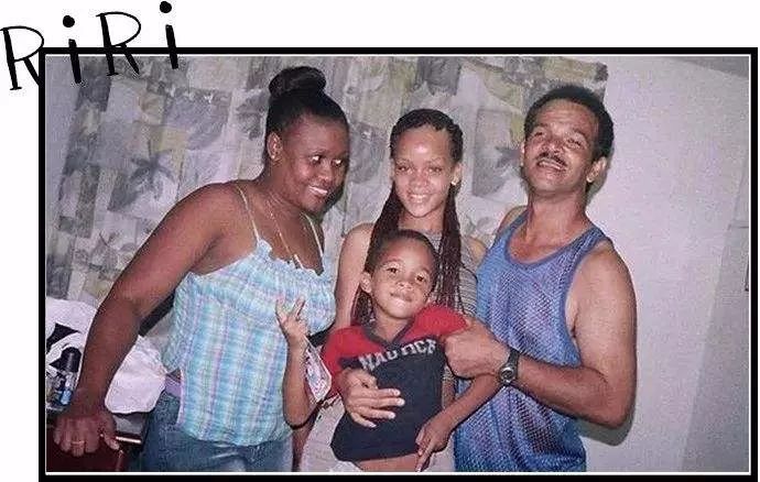 恭喜被乐坛“除名”的蕾哈娜，靠着“微商”喜提4亿