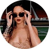 恭喜被乐坛“除名”的蕾哈娜，靠着“微商”喜提4亿