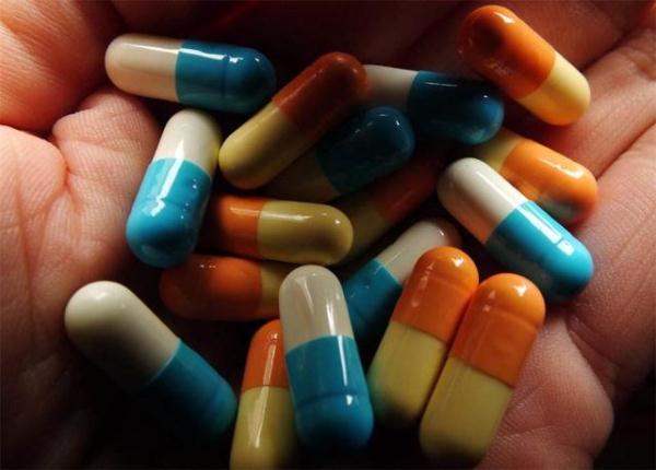 小孩误吃502,宝宝误食502胶水牙齿被粘住