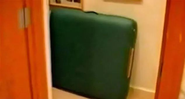 美国自杀亿万富翁豪宅视频曝光,惊现“妈咪”及未成年*奴性**裸照