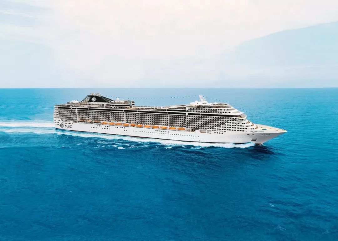 镶嵌47400颗水晶的楼梯花2千万登上这艘船的20万人都来打卡拍照