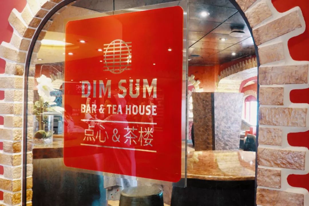 镶嵌47400颗水晶的楼梯花2千万登上这艘船的20万人都来打卡拍照