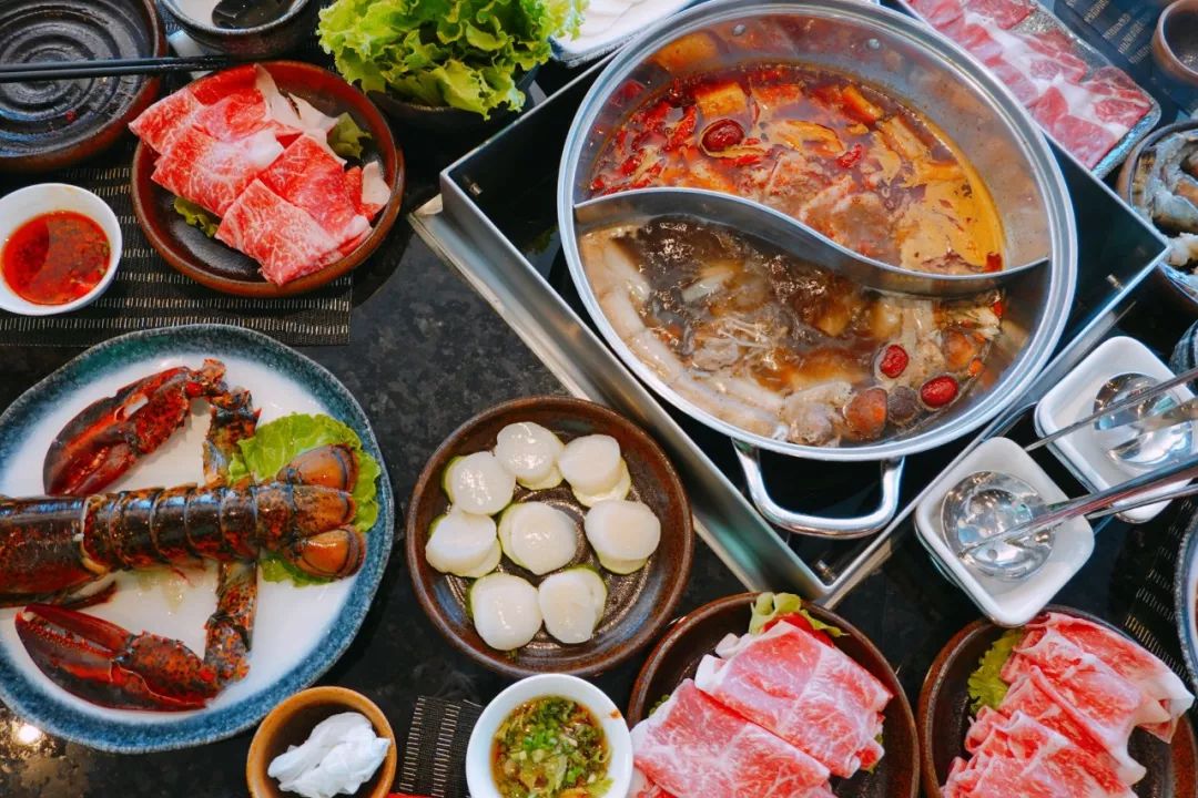 镶嵌47400颗水晶的楼梯花2千万登上这艘船的20万人都来打卡拍照