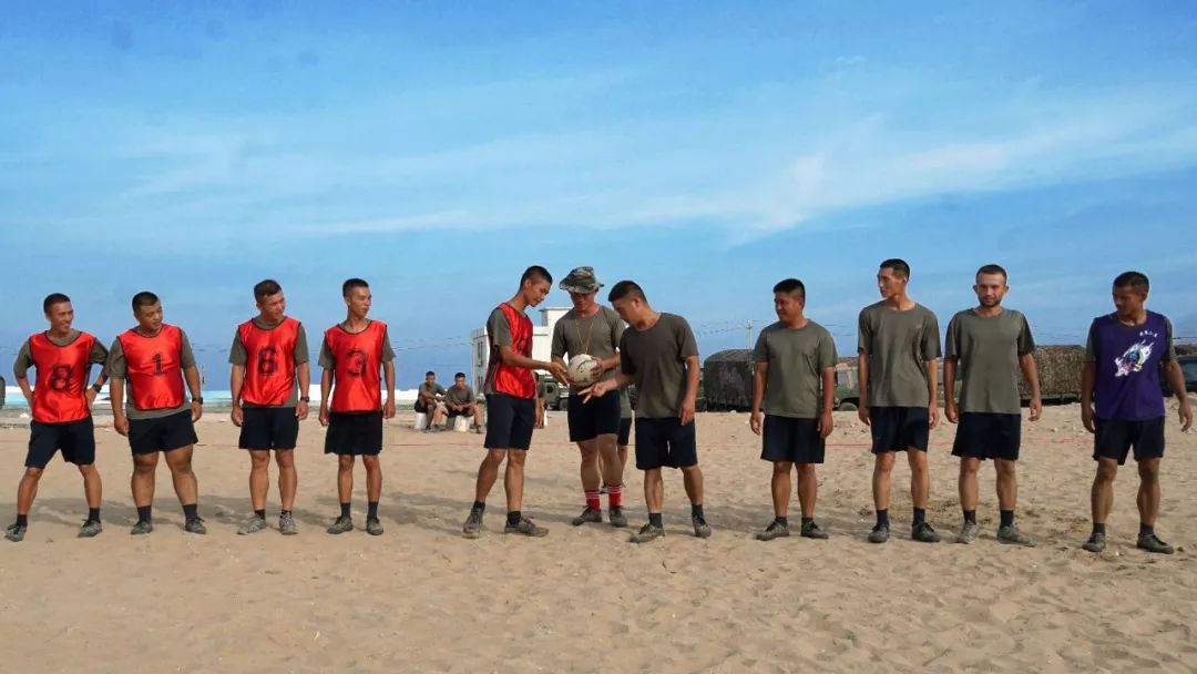 沙滩足球花式动作,沙滩足球踢的是排球吗