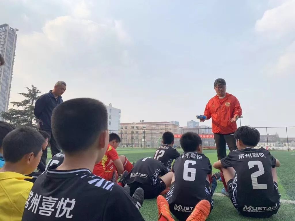 常经开“穆里尼奥”，校园足球点燃学子们的绿茵梦！