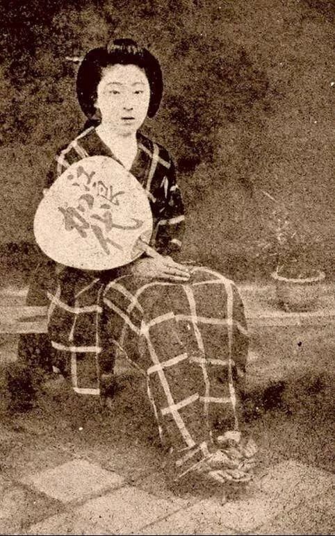 日本首相一年工资,日本首相的工资以及补贴