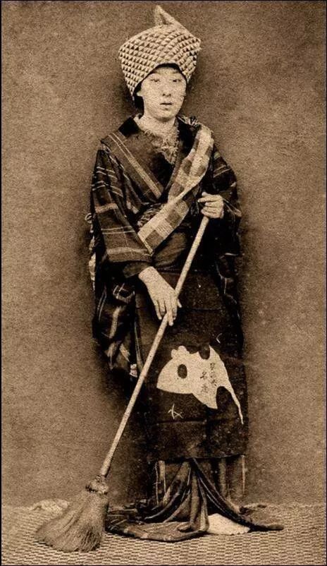 日本首相一年工资,日本首相的工资以及补贴