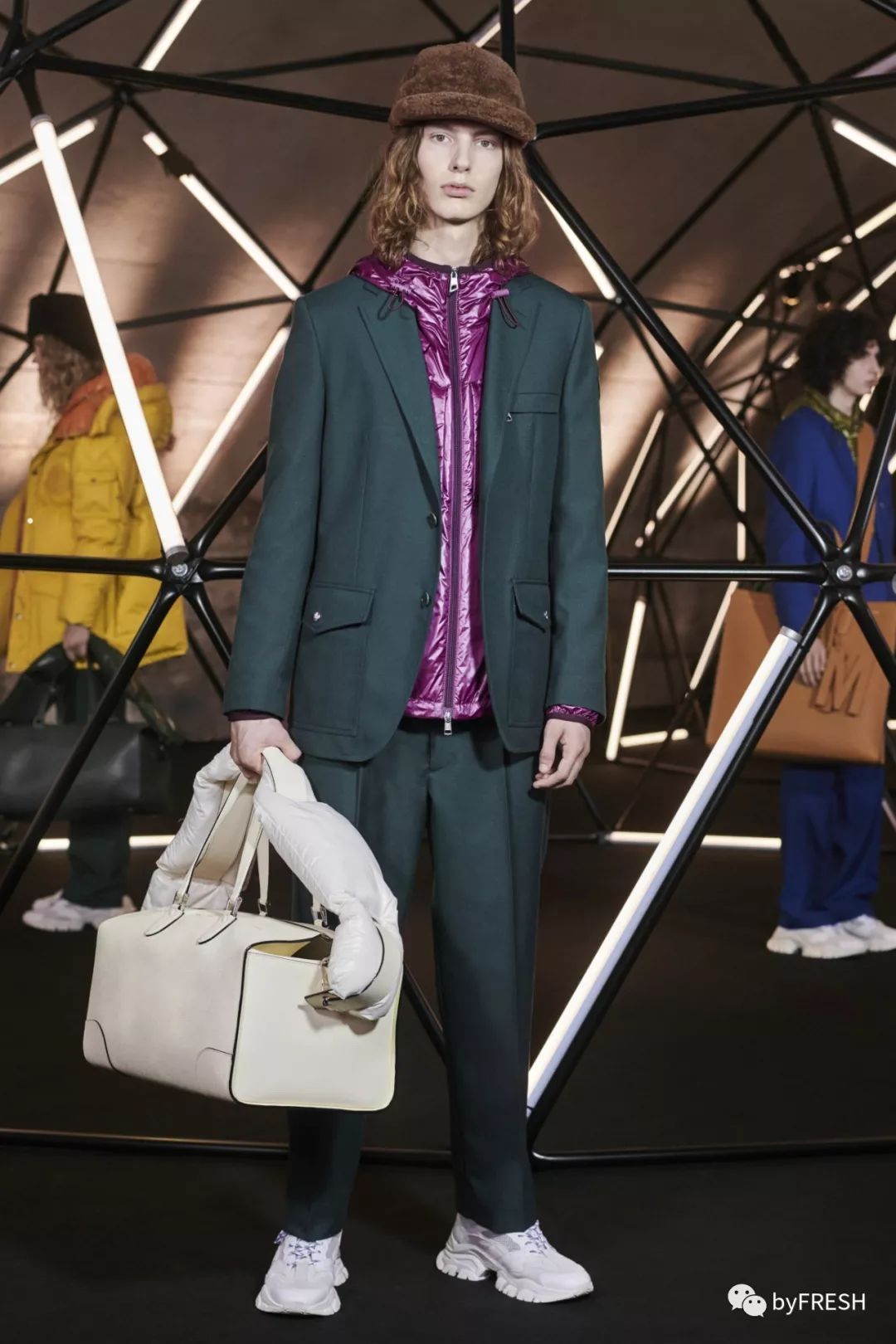 小研究是什么,现在大牌的羽绒服为什么都很薄