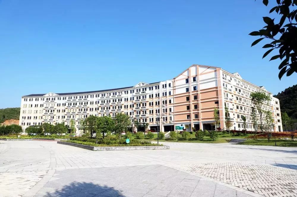 凯里实验高中杨春平校长,凯里实验高级中学校长是谁