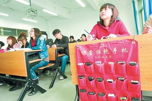 教师没收学生东西是违法嘛,教师没收学生手机违法吗