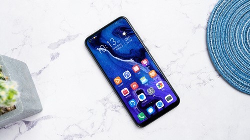 谁才是千元之内的拍照王者荣耀Play3VSRedmiNote8