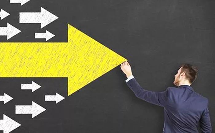 苦等补位政策|平行*口车进**商艰难转型