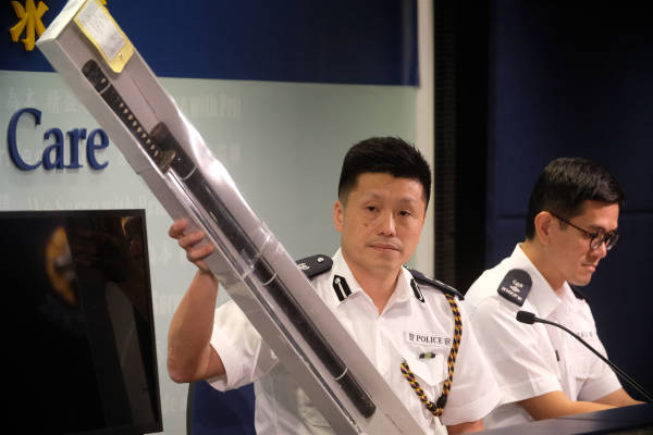 香港海关查气枪枪支,香港警察盘查私家车