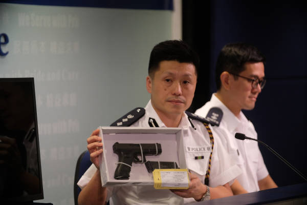 香港海关查气枪枪支,香港警察盘查私家车