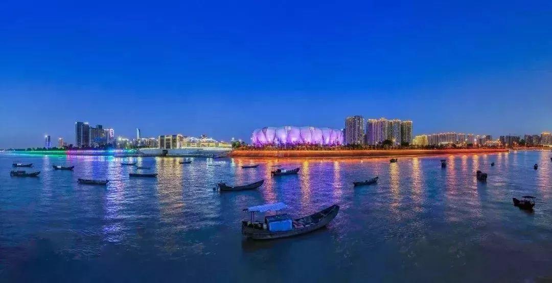 耗资11亿、重达1280吨、40米高空上的“莲花”建筑开花了！网友：扑面而来的中国风