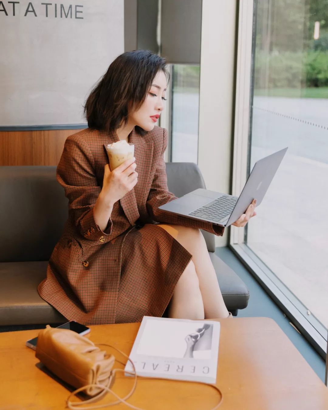 秋季灵感碰瓷-今年没有一件这样的「南瓜色」单品,都不算秋天