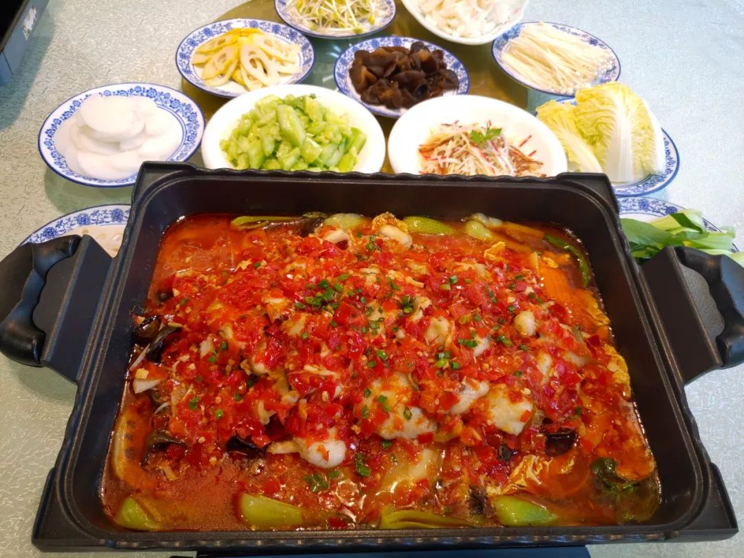 不出哈尔滨一秒入“湘”，仅59.9元抢158元「湘乡小厨」超值2-3人双套餐，湖南剁椒功夫鱼/湘乡开胃鸡+8样素菜+白菜丁香鱼等