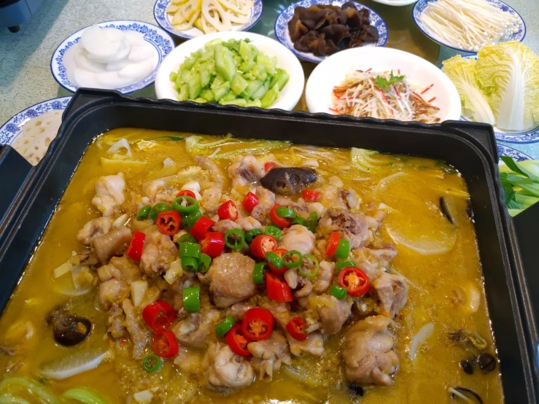 不出哈尔滨一秒入“湘”，仅59.9元抢158元「湘乡小厨」超值2-3人双套餐，湖南剁椒功夫鱼/湘乡开胃鸡+8样素菜+白菜丁香鱼等